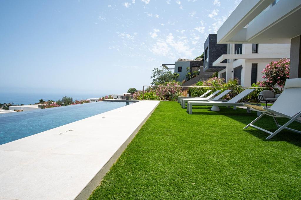 Luxury Villa Sunset Hills by ELE Apartments - 3