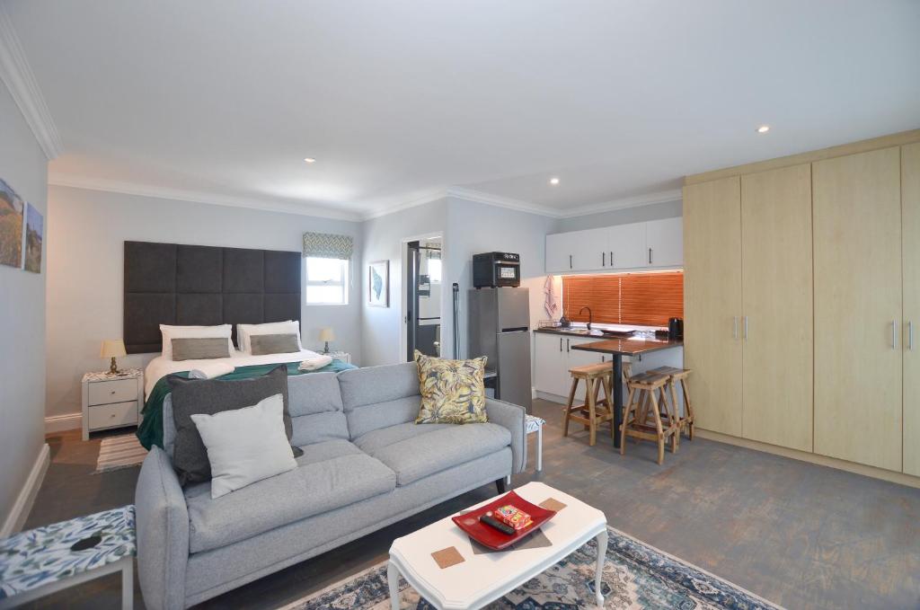 6 Pikkewyn studio, Yzerfontein