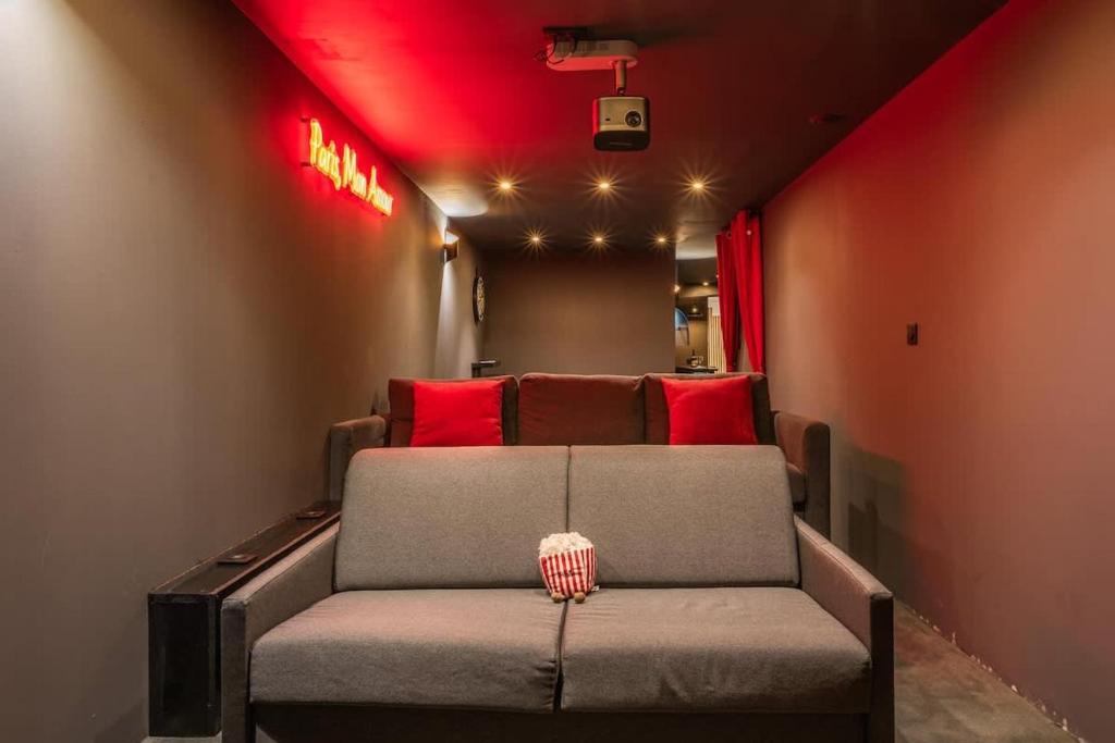 ParisConciergerie - Duplex for 12 with Cinema, 4BR - 3