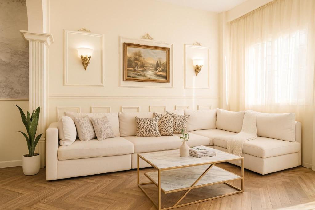 Achrafieh Luxurious Apt, 5 min to Beirut Museum, Bejrút