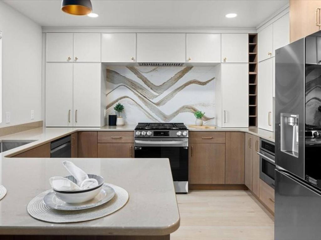 Modern Midtown, Yegen