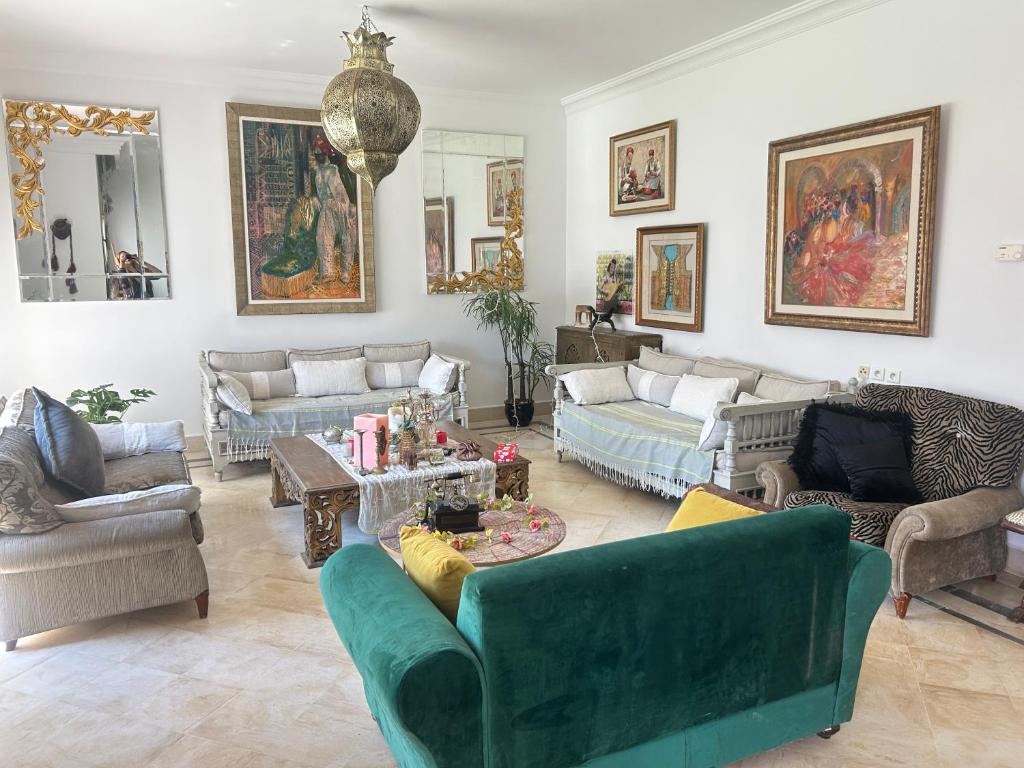 Dar El Noor, Yasmine