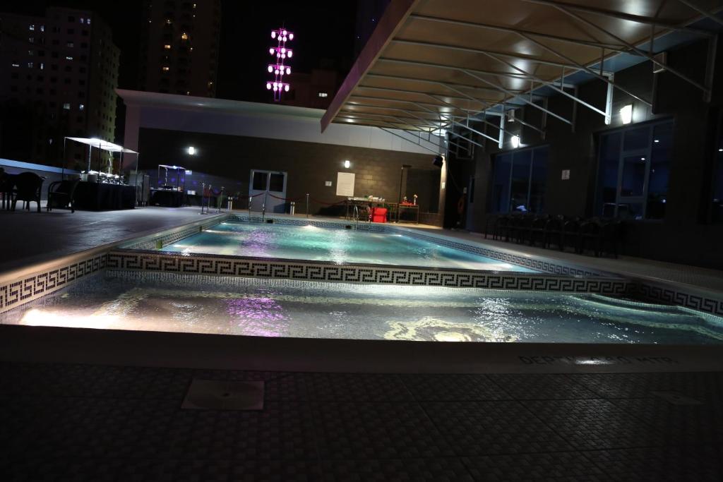 Swimming pool