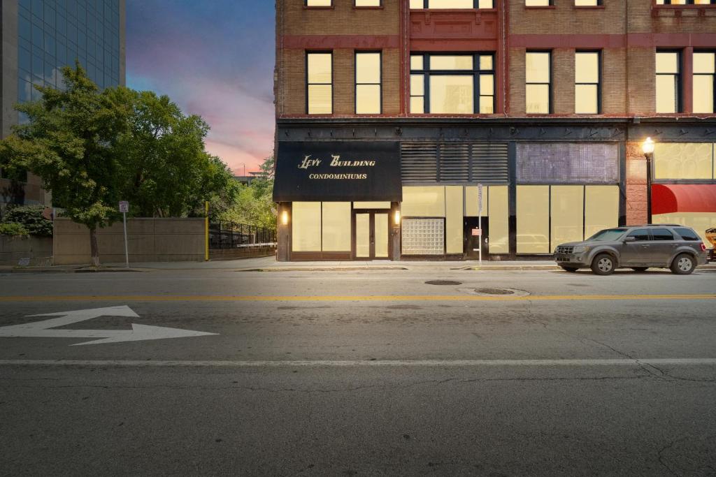 The Laurel Suite, Louisville