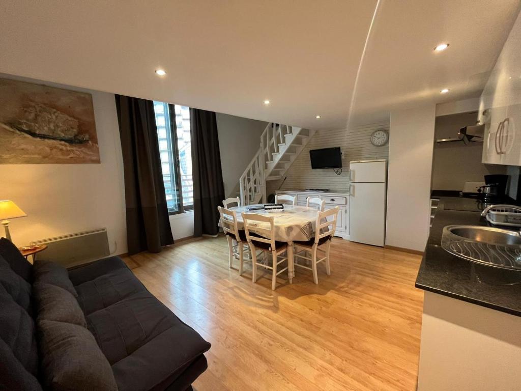 Immodelpas Velasquez, Pas de la Casa