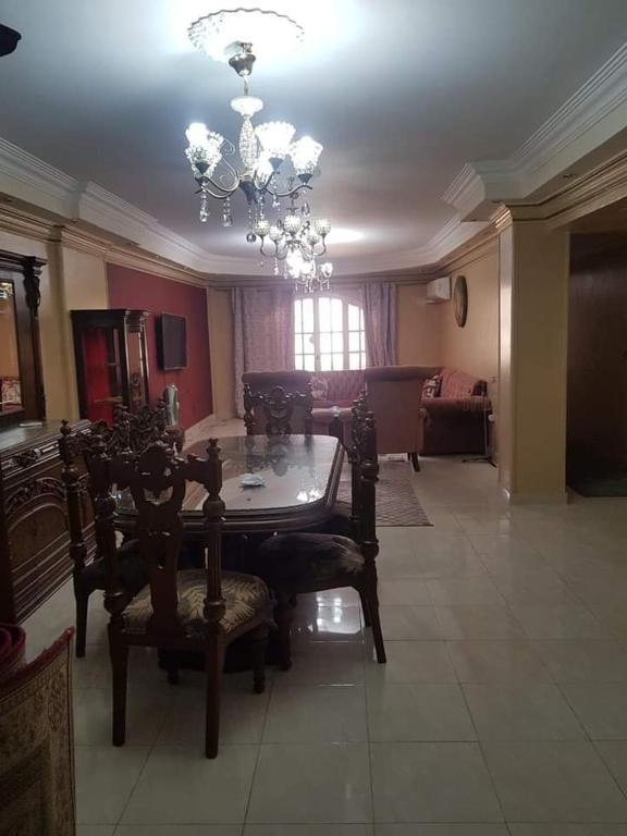 حدائق الاهرام, ‘Ezbet `Abd el-Ḥamîd