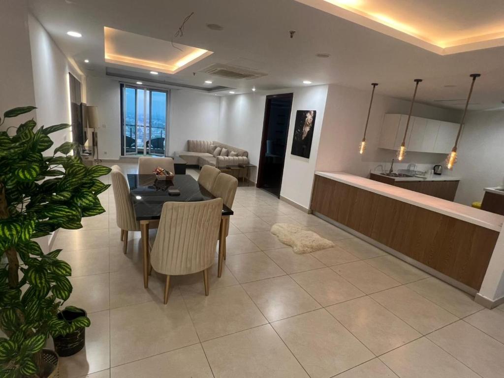 Goldcrest Elegant 3 Bed Apartment, Lahore