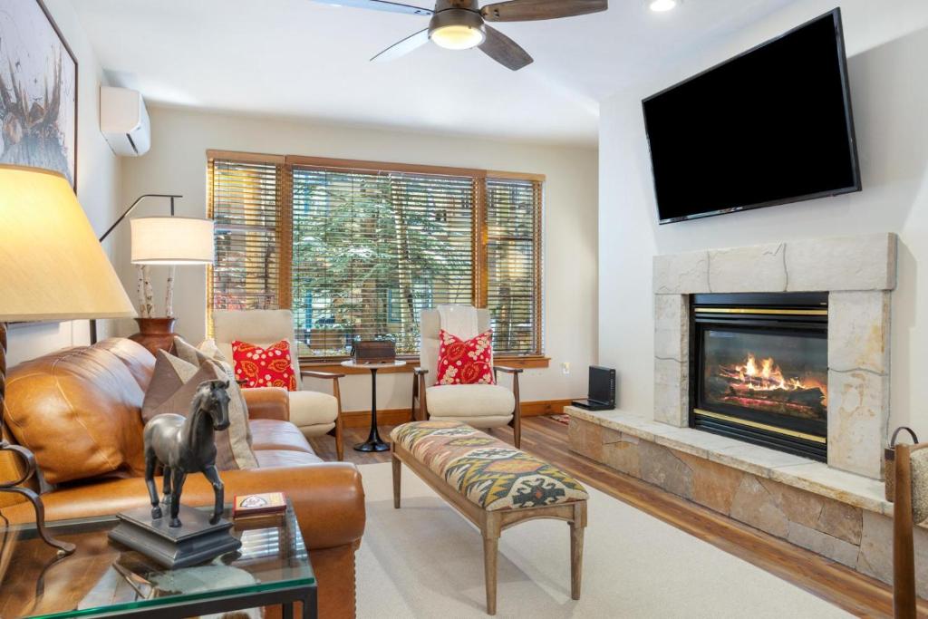 106 Pinecone Lodge, Edwards