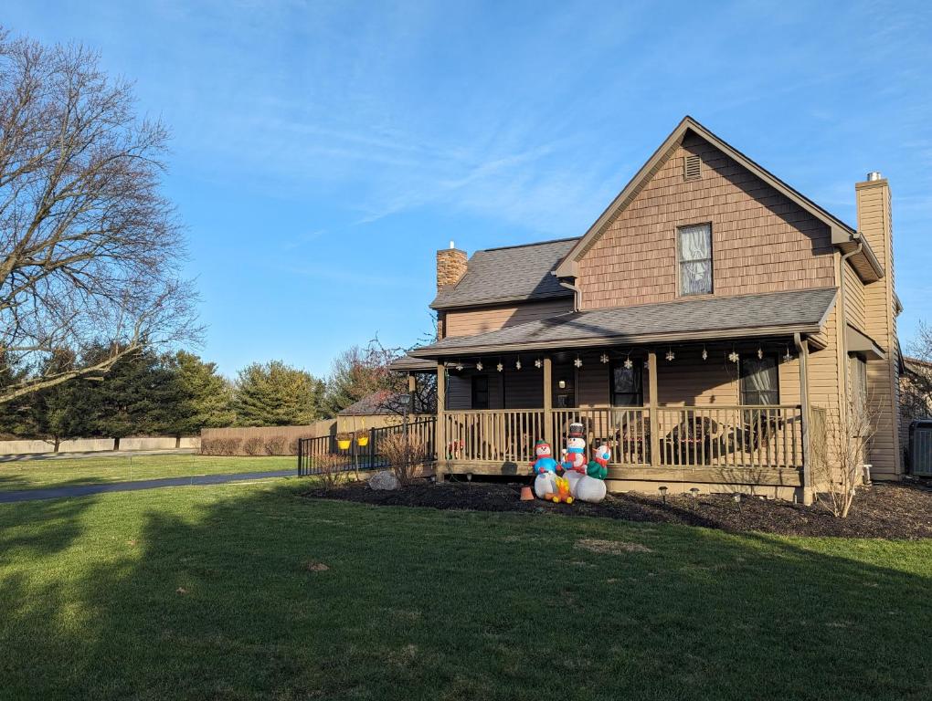 The Lazy Cat Lodge, Lewis Center