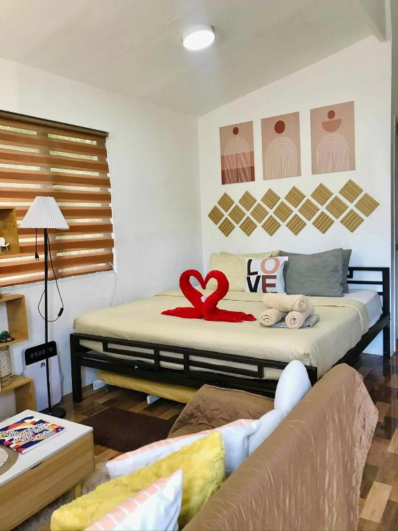 Olango Island - S&E-3 Tiny Guest House Fully Furnished with Hot Shower, Washer, Wi-Fi, Netflix & King-size Bed, Lapu Lapu City