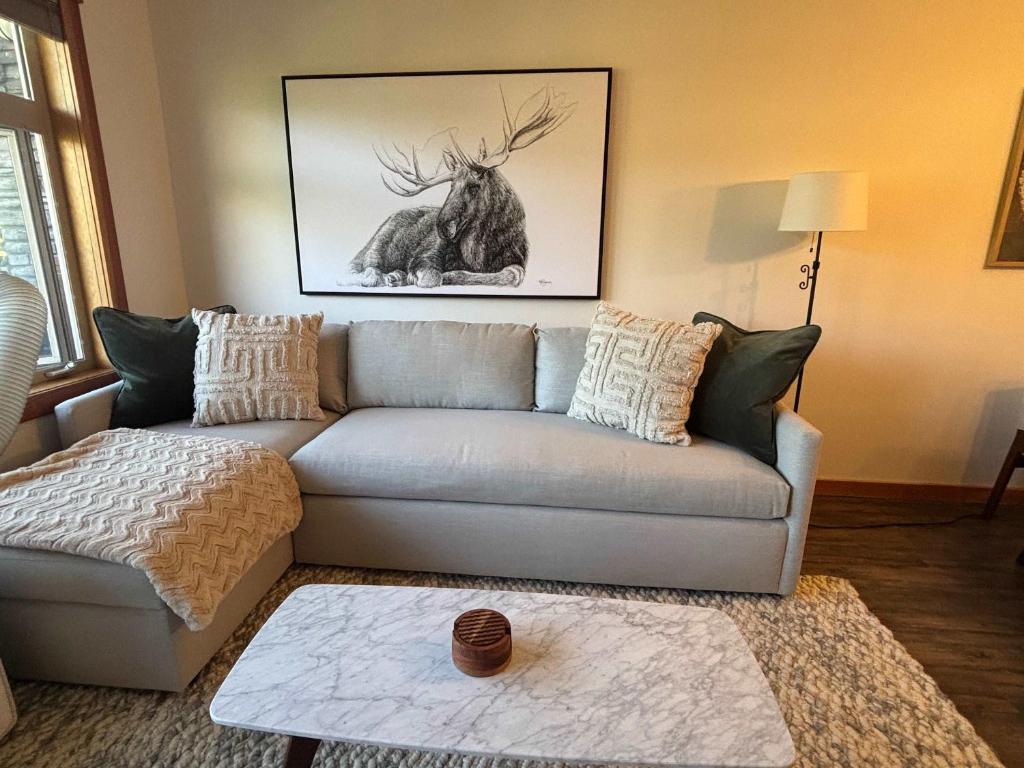 Alpine Vista - Family Fun Pool & Hot Tub, Canmore