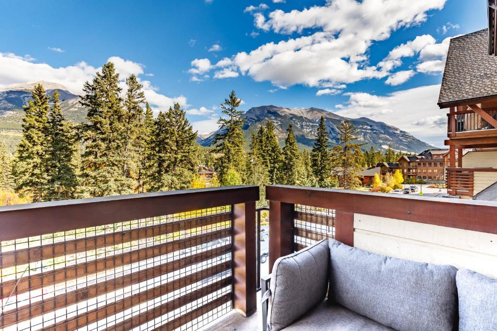 Creekside at Rundle Cliffs Lodge, Canmore