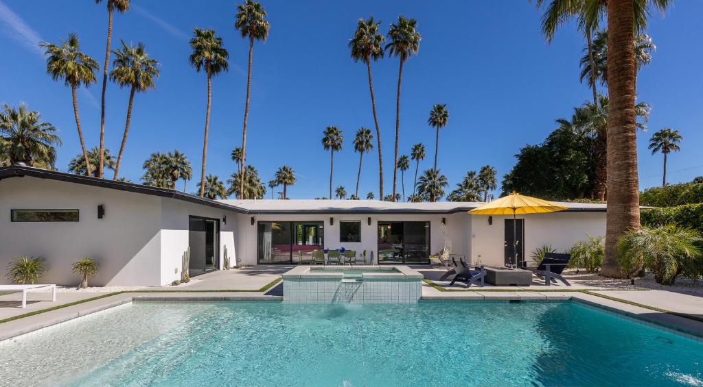 Surrounded by Palms by ACME House Company, Palm Springs