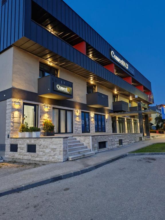 ConnectIN Apartments, Pale