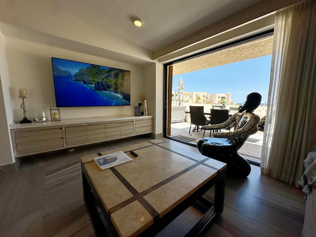 Unit 168- Casa Sangria - OCEANFRONT - Fully Renovated, Cabo San Lucas