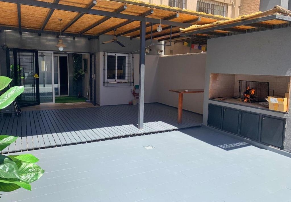 Amplio apartamento con patio y cochera - 5