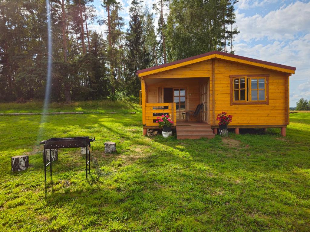 Atpūta Priedītēs - koka namiņi pie Tērvetes Dabas parka ar zirgiem, ponijiem un dabas tuvumu, Tervete