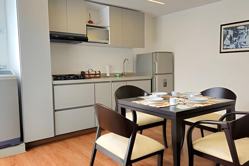 Apartamento ideal: Cantón Norte parqueadero gratis - 1