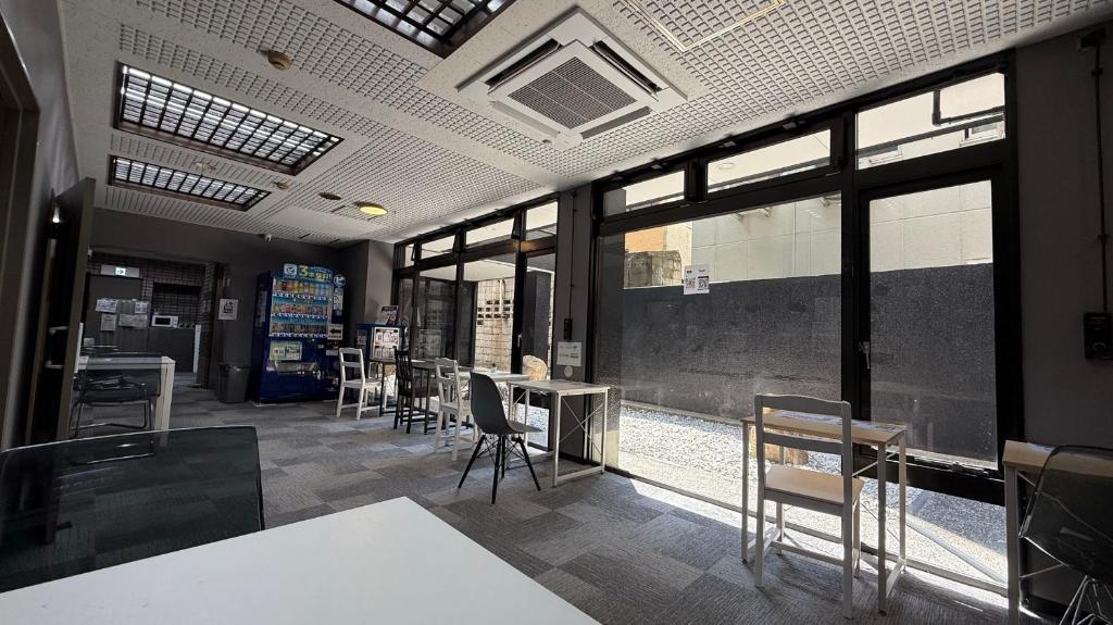 Namba Ambers Hoste 4424, Ósaka