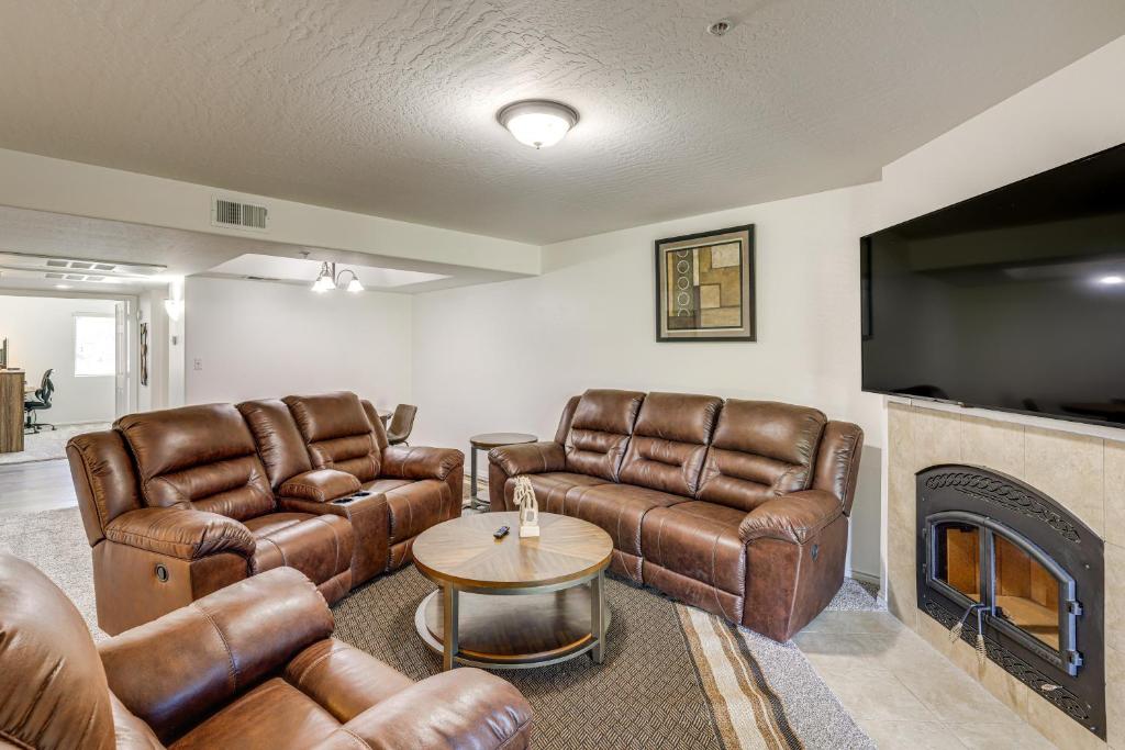 3 Mi to Talking Stick Condo with Community Perks!, Scottsdale