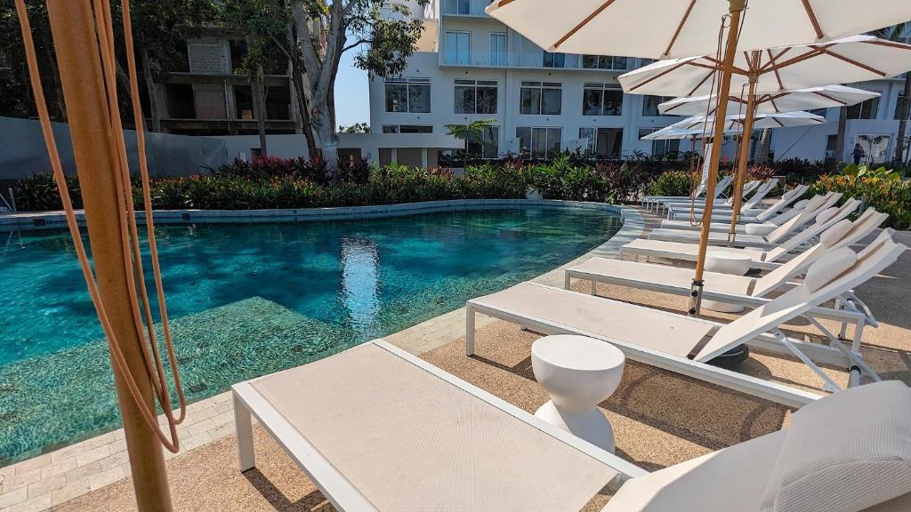 Your Perfect Getaway in Vallarta, Pool & Balcony - 2