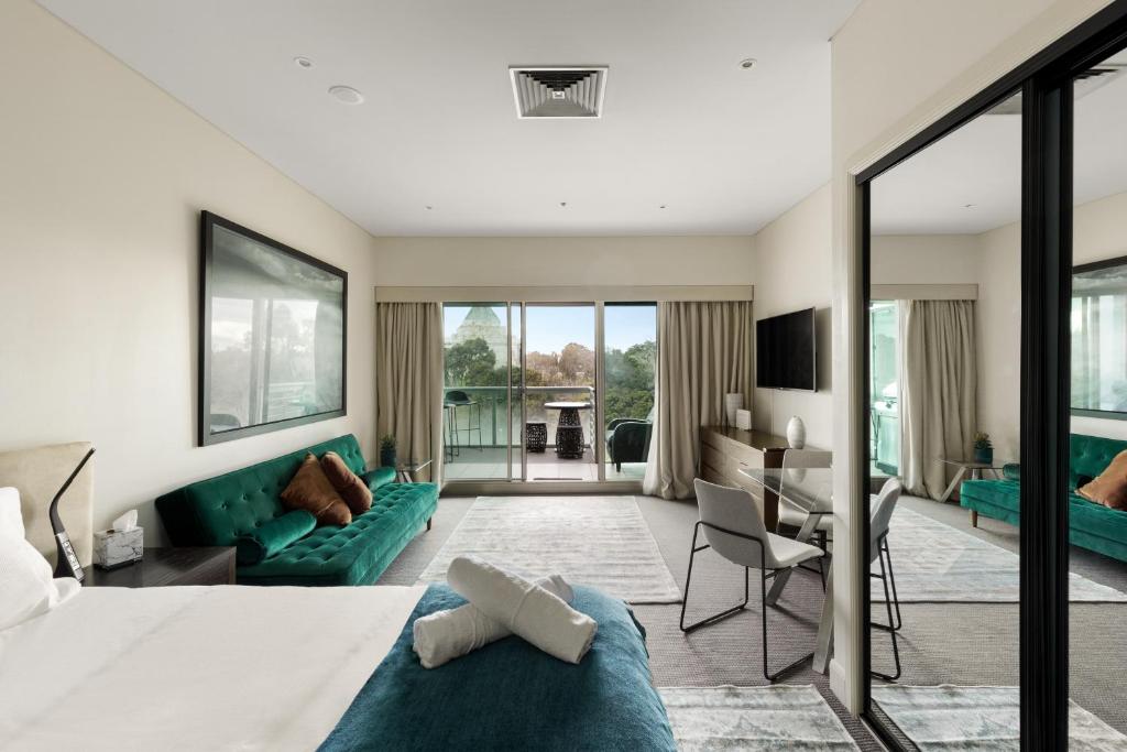 Views of Botanic Gardens - Parking On Request, Melbourne