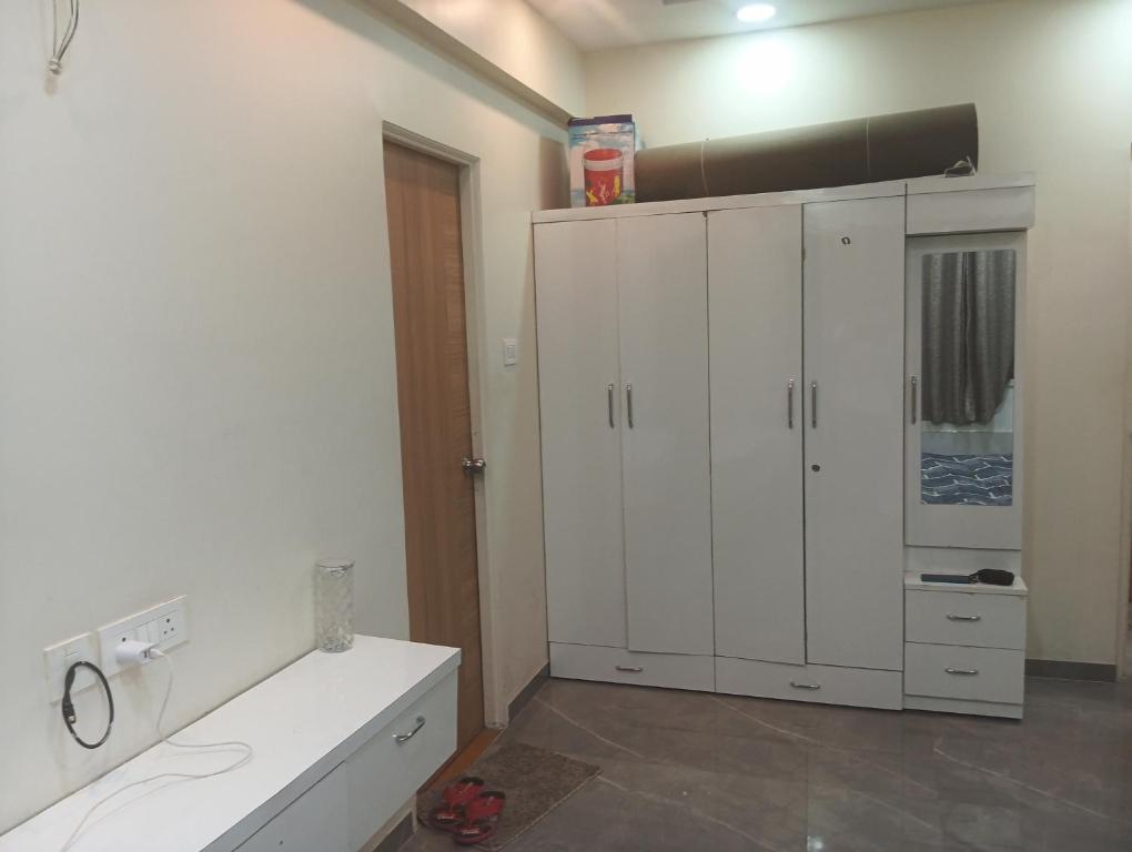 Kumar Papillon, Puné