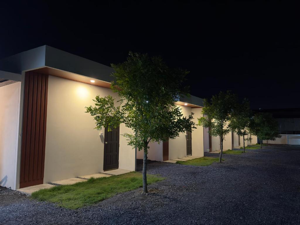 The Six Resort Lopburi