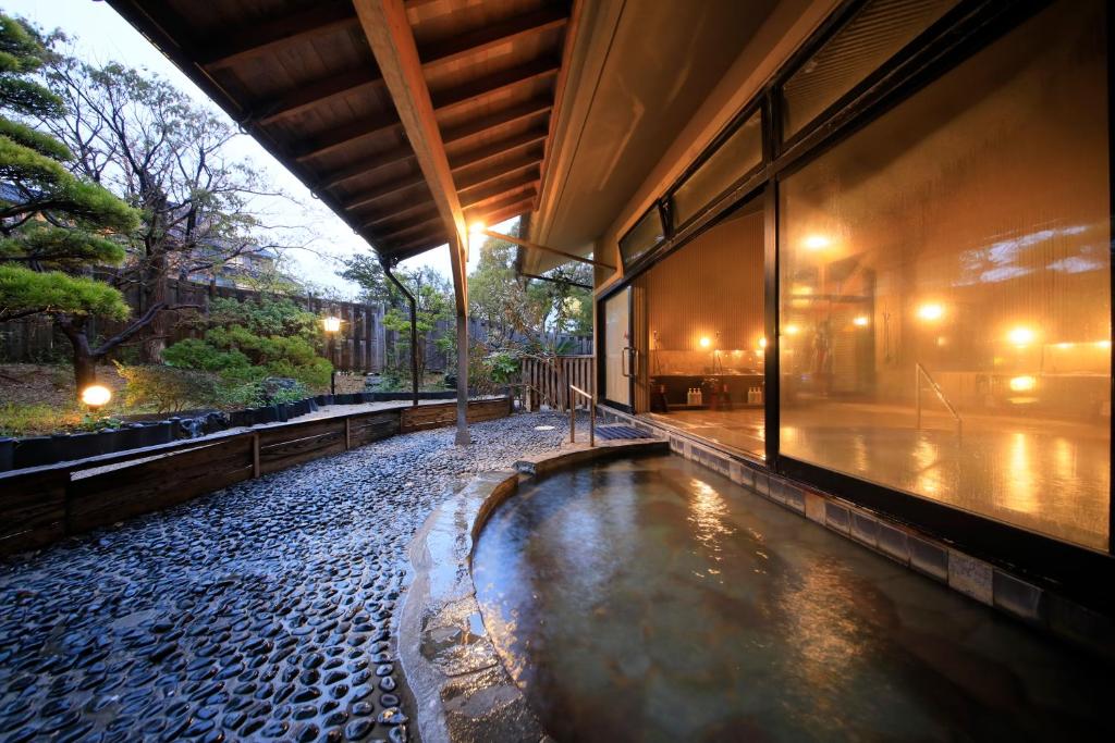 Hot spring bath