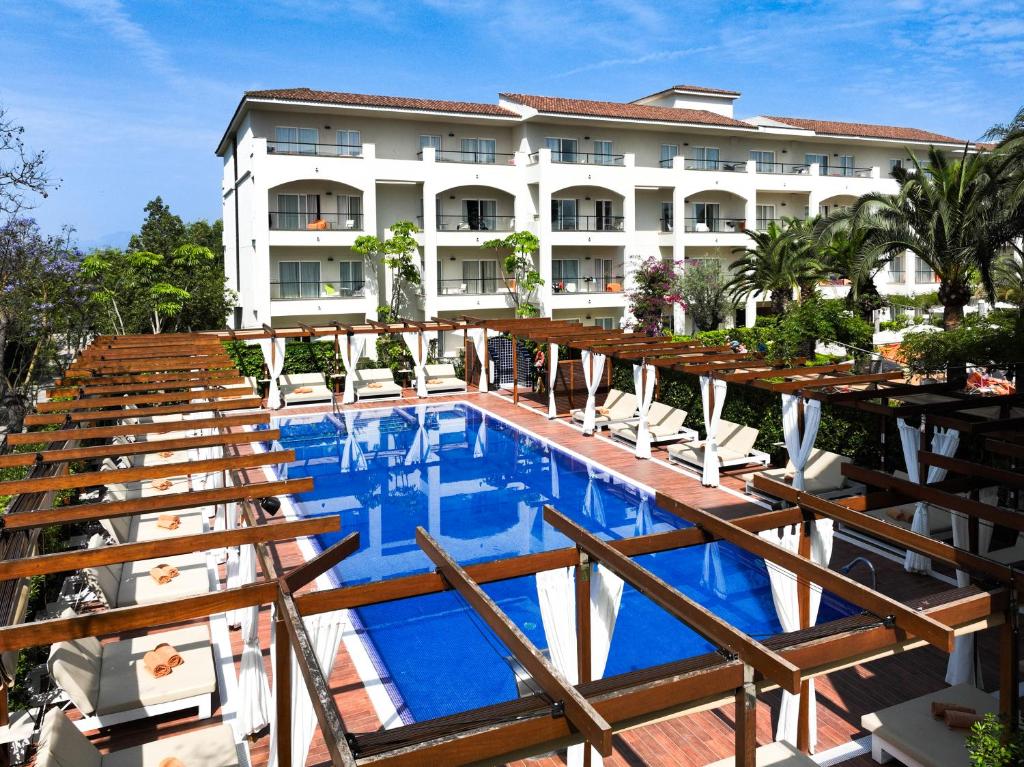 VIVA Blue & Spa — Basen in Playa de Muro, Baleary