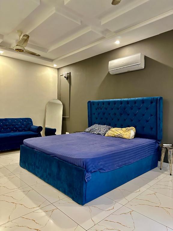 Comfy First Floor Portion In BTK, Karáčí