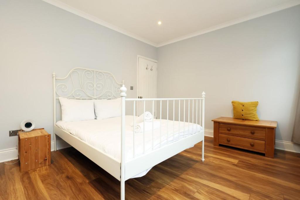 Modern Cardiff Retreat with Garden!, Cardiff