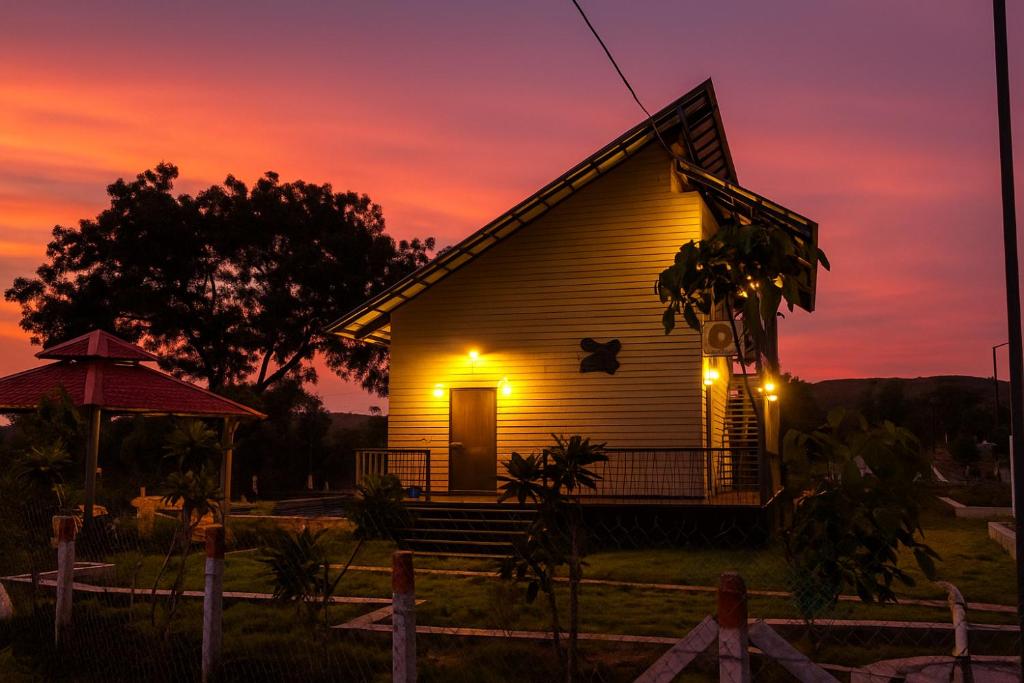 Weekstays, Gauli Palāsia