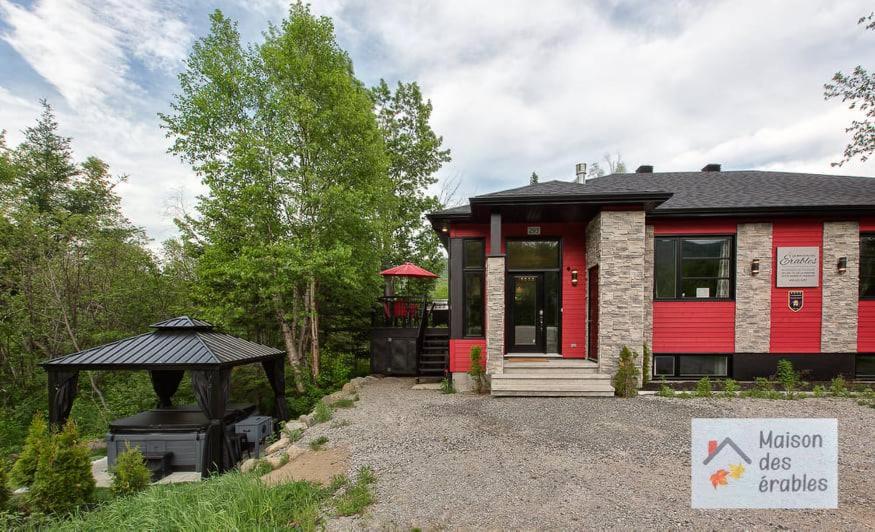 Mountain Spa & Pool table - Maison des Erables, Petite-Rivière-Saint-Francois