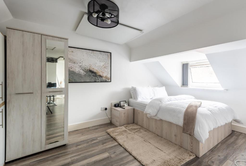 Cosy Suite Sleeps 3 with Parking, Parkside