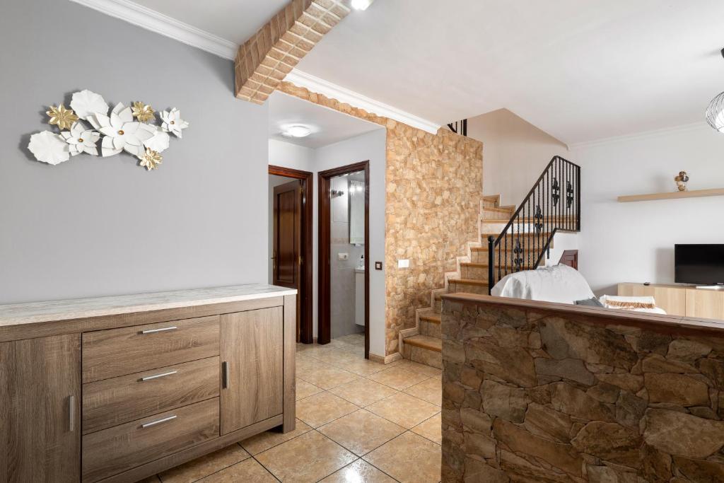 Lucas House - Central & Charming - 4