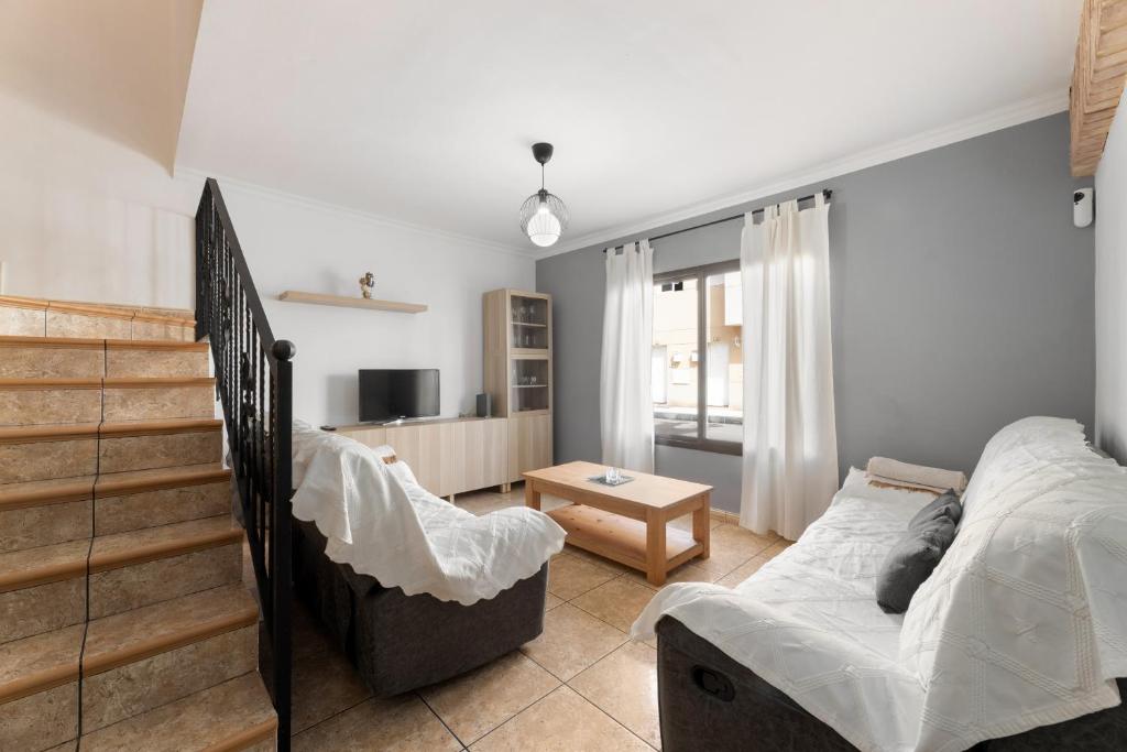 Lucas House - Central & Charming - 5
