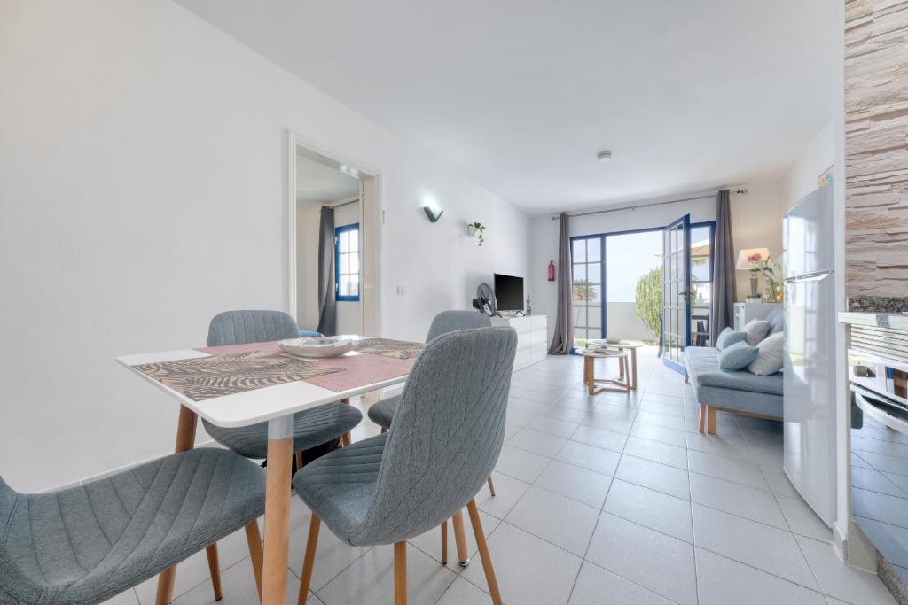 Casa Bella - Shared Pool and Terrace By Lanzarote Vacation Homes - 4