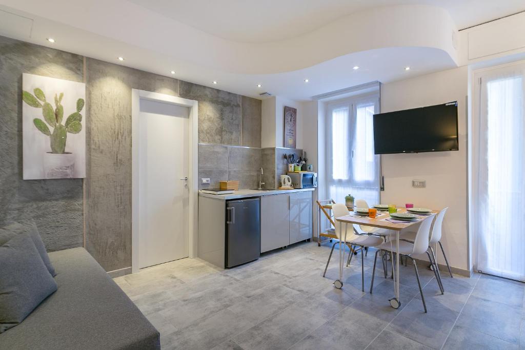 JOIVY Modern Studio with Balcony near Milano Centrale, Milán