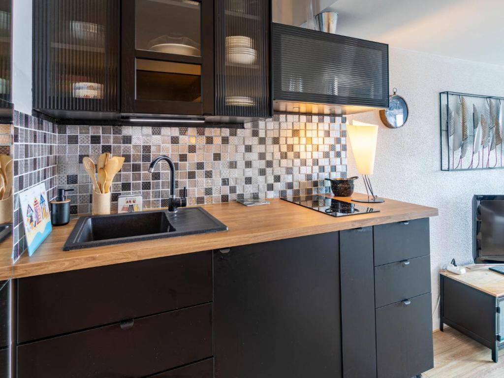 Studio Les Marinas-17 by Interhome - 2