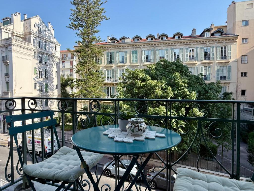 Appartement niçois au coeur du triangle d'or, Nice