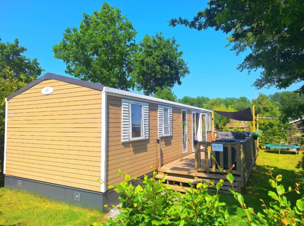 EnJoy Natur, See und Meer Chalet Lauwersoog- 1-6 Pers- 3 Schlafzimmer, 2 Badezimmer- Frühes Einchecken ab 14 Uhr, hotel in Lauwersoog