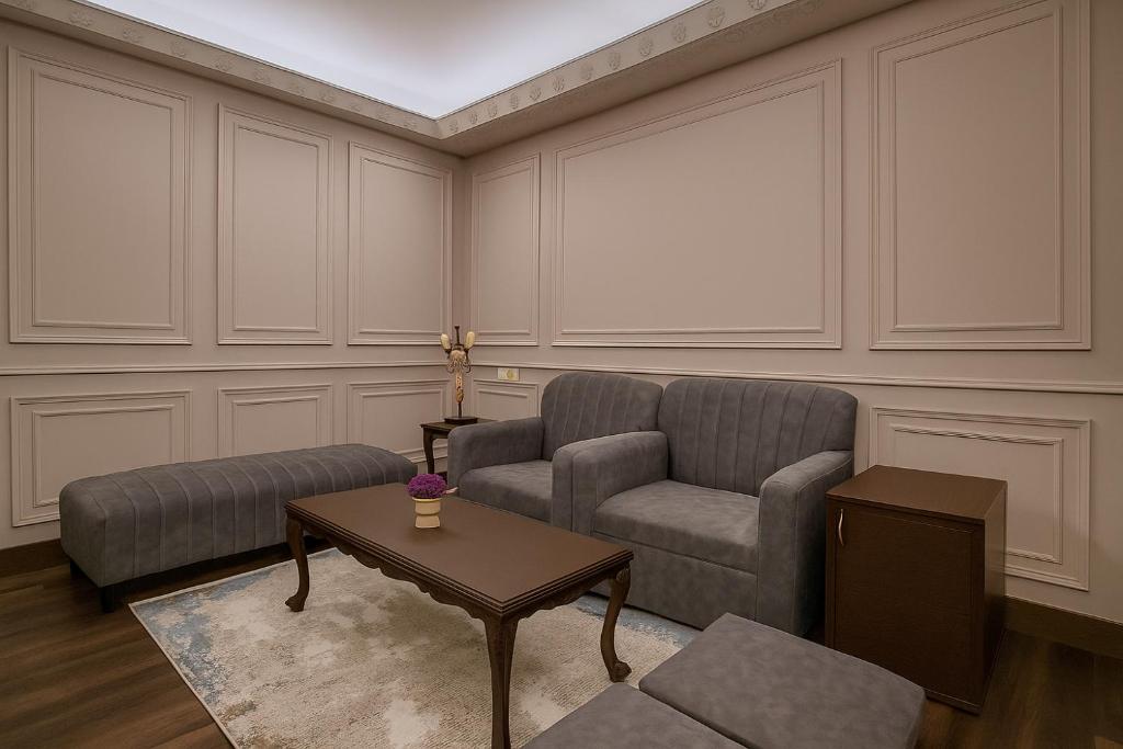 Naavya by Jaiswal House, Kalkata