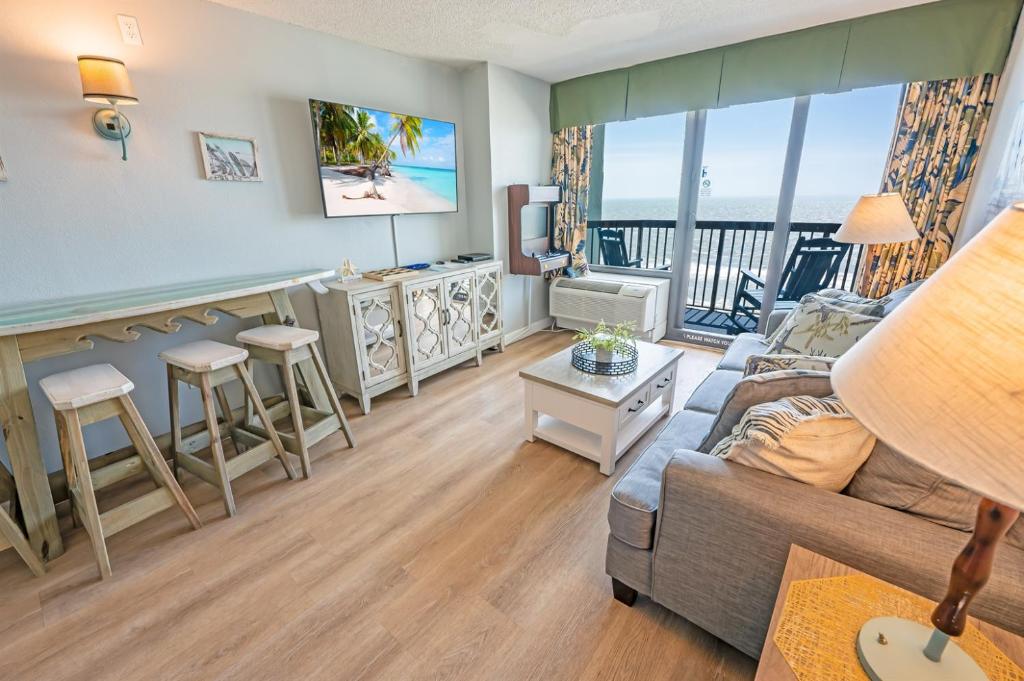 Oceanfront condo Heated Pools & Breathtaking View!, Myrtle Beach