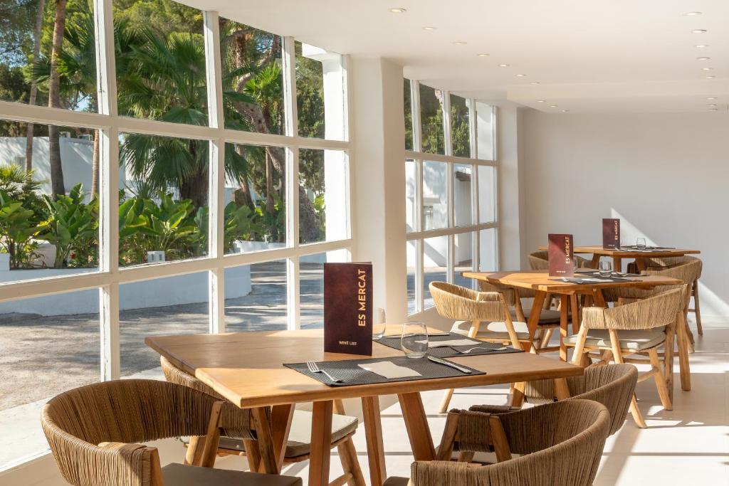 FERGUS Style Punta Arabi — Restaurant & bars in Es Canar, Balearic Islands