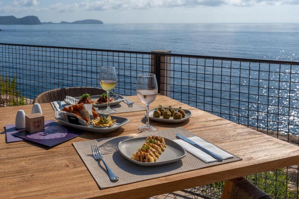 FERGUS Style Punta Arabi — Restaurant & bars in Es Canar, Balearic Islands
