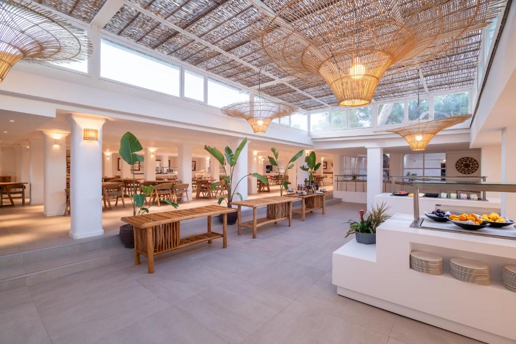 FERGUS Style Punta Arabi — Restaurant & bars in Es Canar, Balearic Islands
