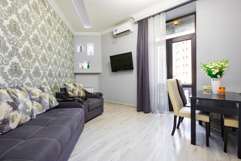 Amiryan street, 1 bedroom Modern apartment AM771, Jerevan