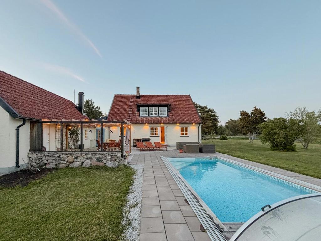 Pool And Proximity To The Beach In Fröjel, Klintehamn