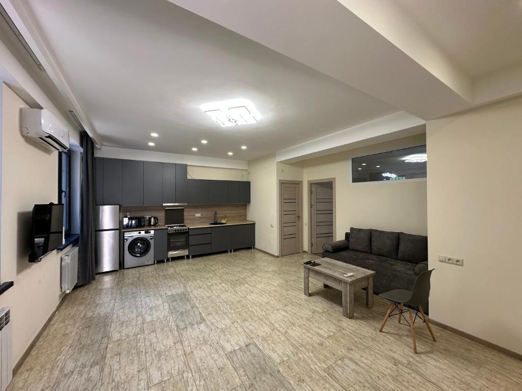 Khorenatsi Dst, 1 bedroom Modern Private House XO333, Jerevan